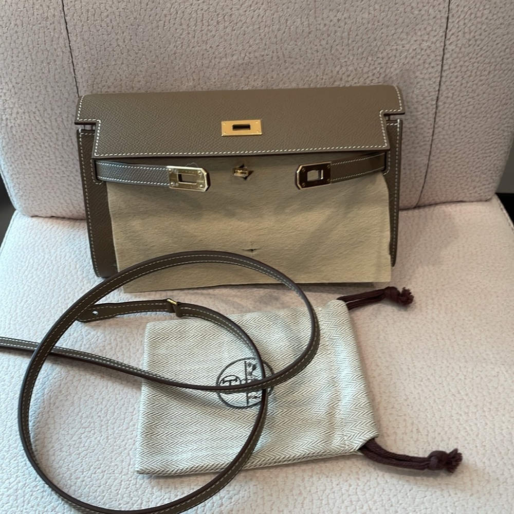 New!!! Authentic!!  Kelly to go wallet!!!